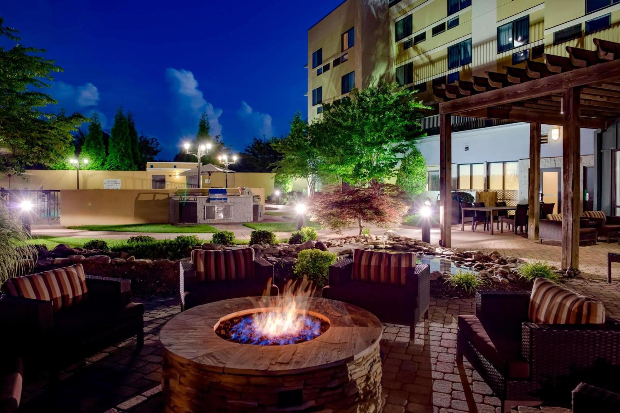 Courtyard Statesville Mooresville/Lake Norman Экстерьер фото