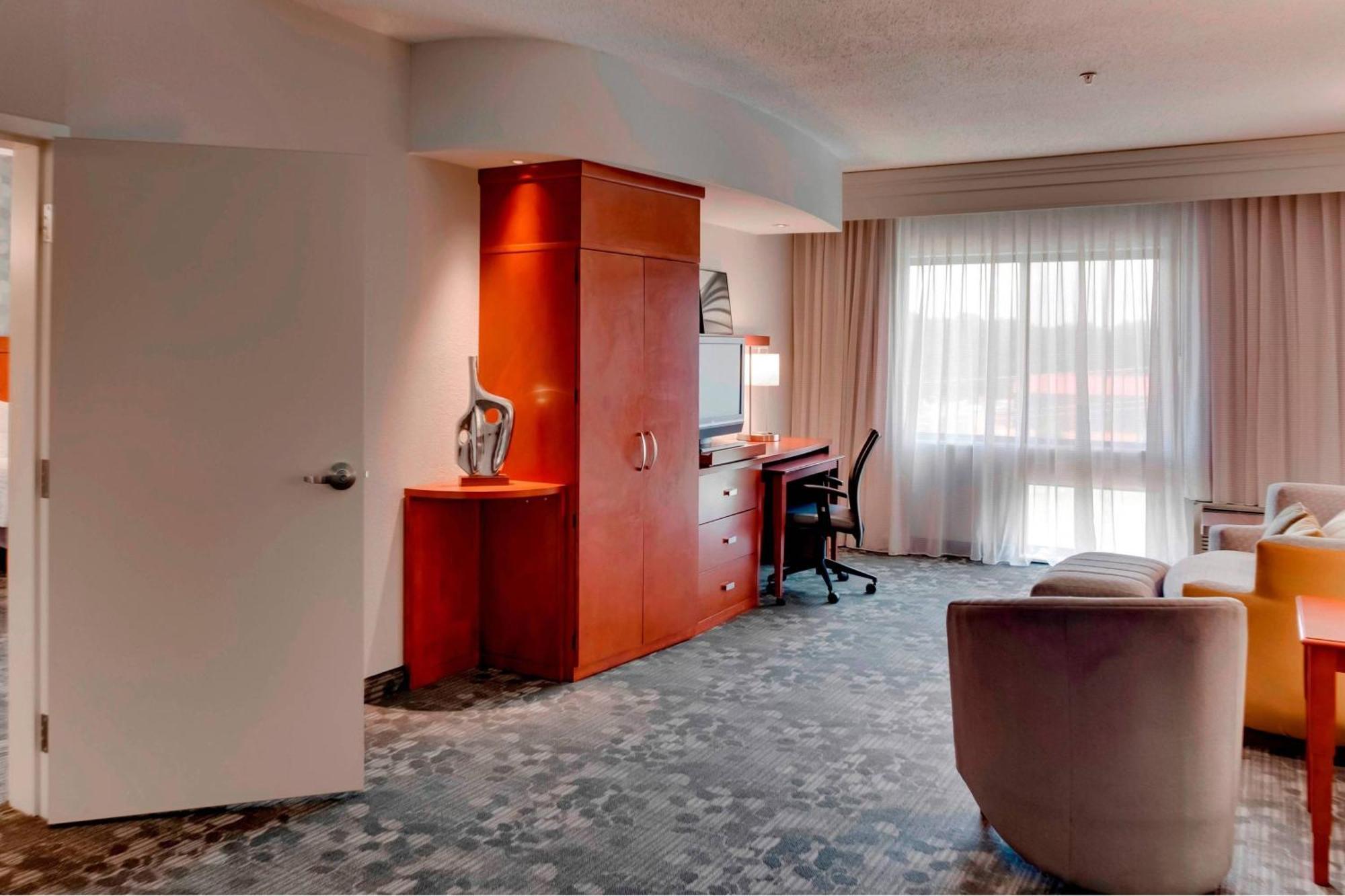 Courtyard Statesville Mooresville/Lake Norman Экстерьер фото