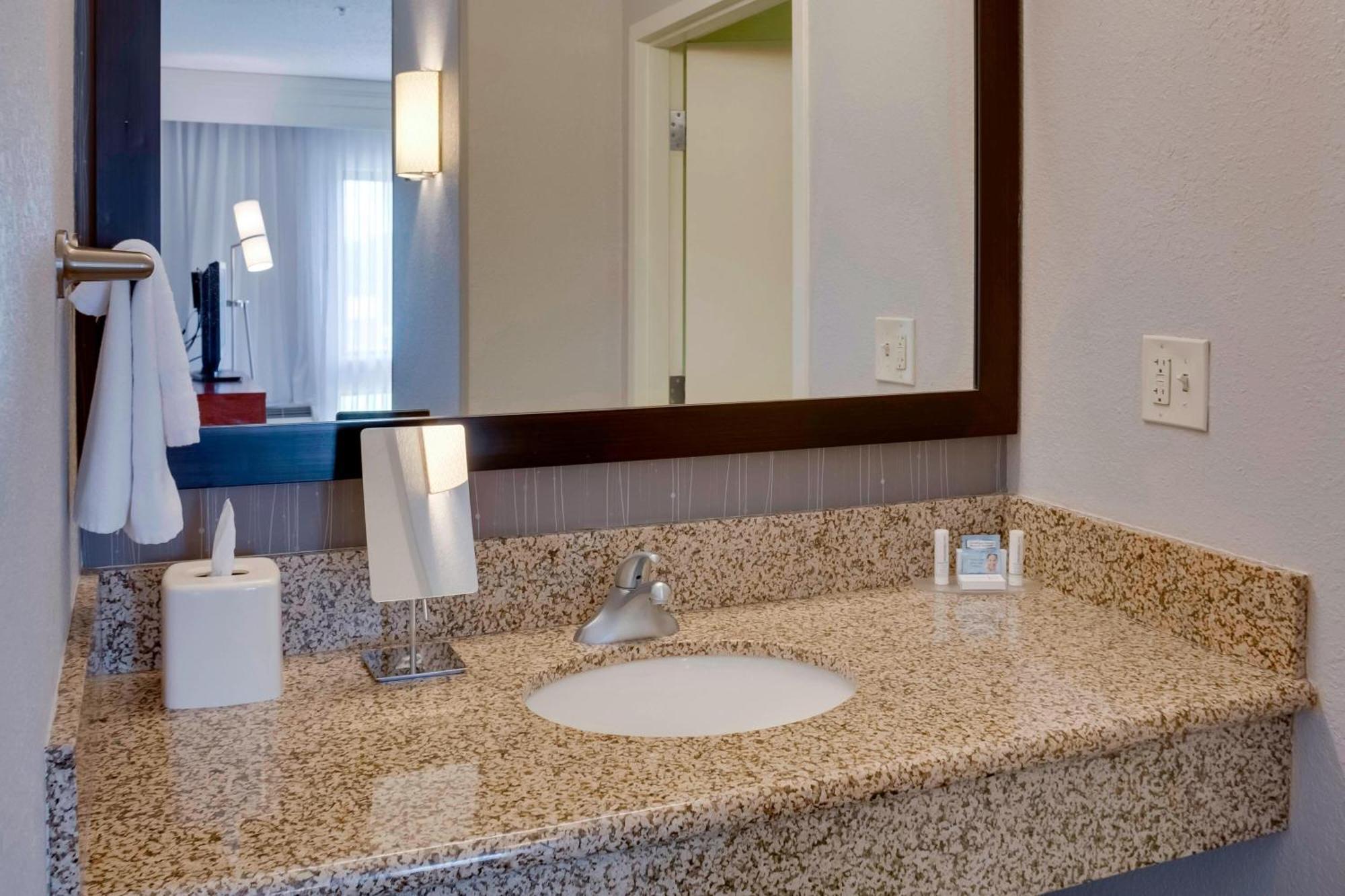 Courtyard Statesville Mooresville/Lake Norman Экстерьер фото